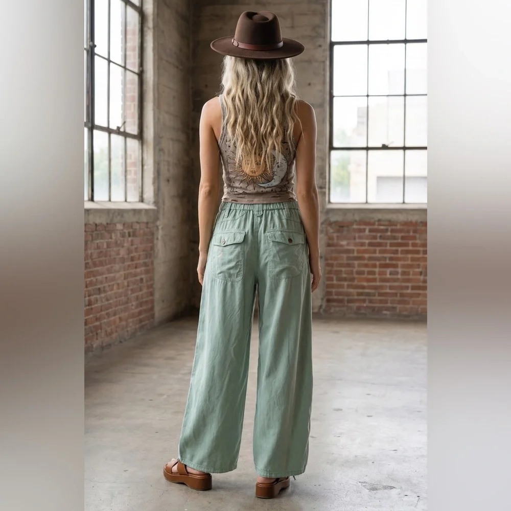 NWT Bluevelvet Cargo Pocket Tencel Side Ruched Sage Cropped Pants - Picture 5 of 7